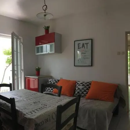 Apartament Under The Fig Tree Pirovac