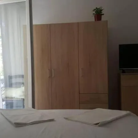 Apartament Under The Fig Tree Pirovac