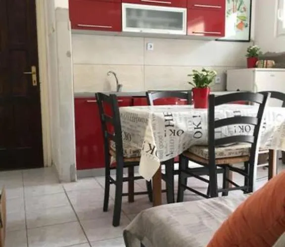 Under The Fig Tree *