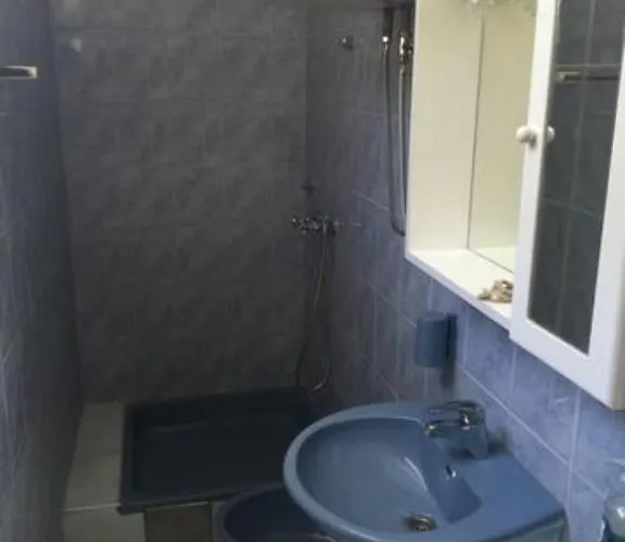 アパート Under The Fig Tree ピロヴァッツ