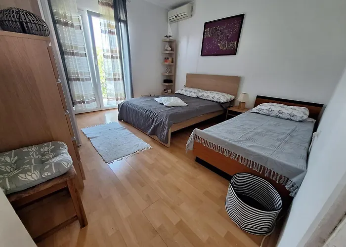 Under The Fig Tree ピロヴァッツ